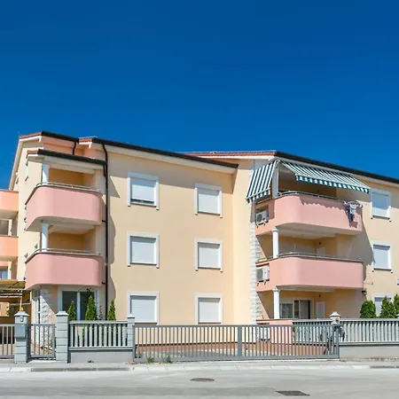 Apartment Palms *